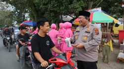 Kapolres Dan Ketua Bhayangkari Cabang Padang Lawas Laksanakan Berbagi Takjil